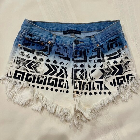 SIGNATURE 8 AZTEC DISTRESSED SHORTS SIZE LARGE - Picture 11 of 13